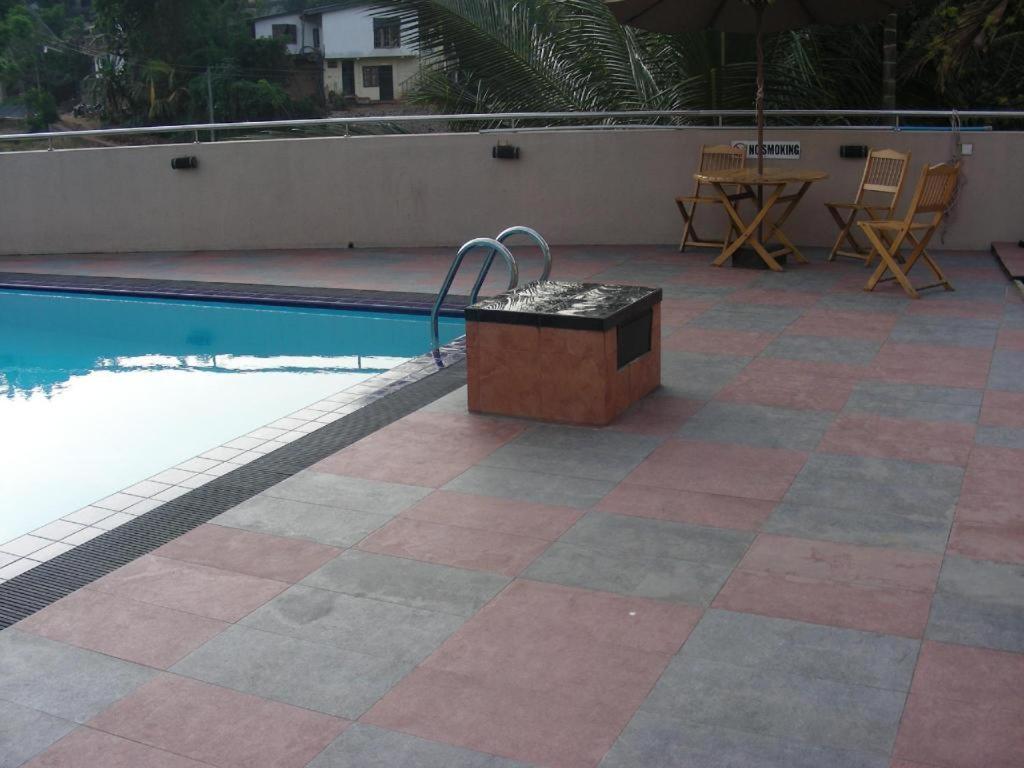 Devon Hotel Kandy Extérieur photo