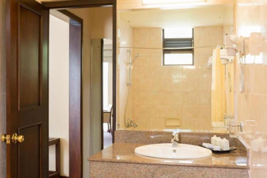 Devon Hotel Kandy Extérieur photo